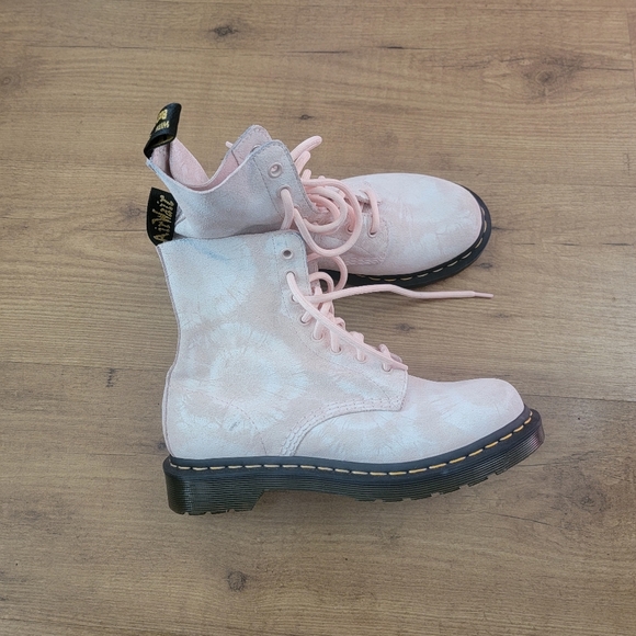 Dr. Martens Tie-Dye Print in Shades of Pastel Pink and White - Picture 6 of 16